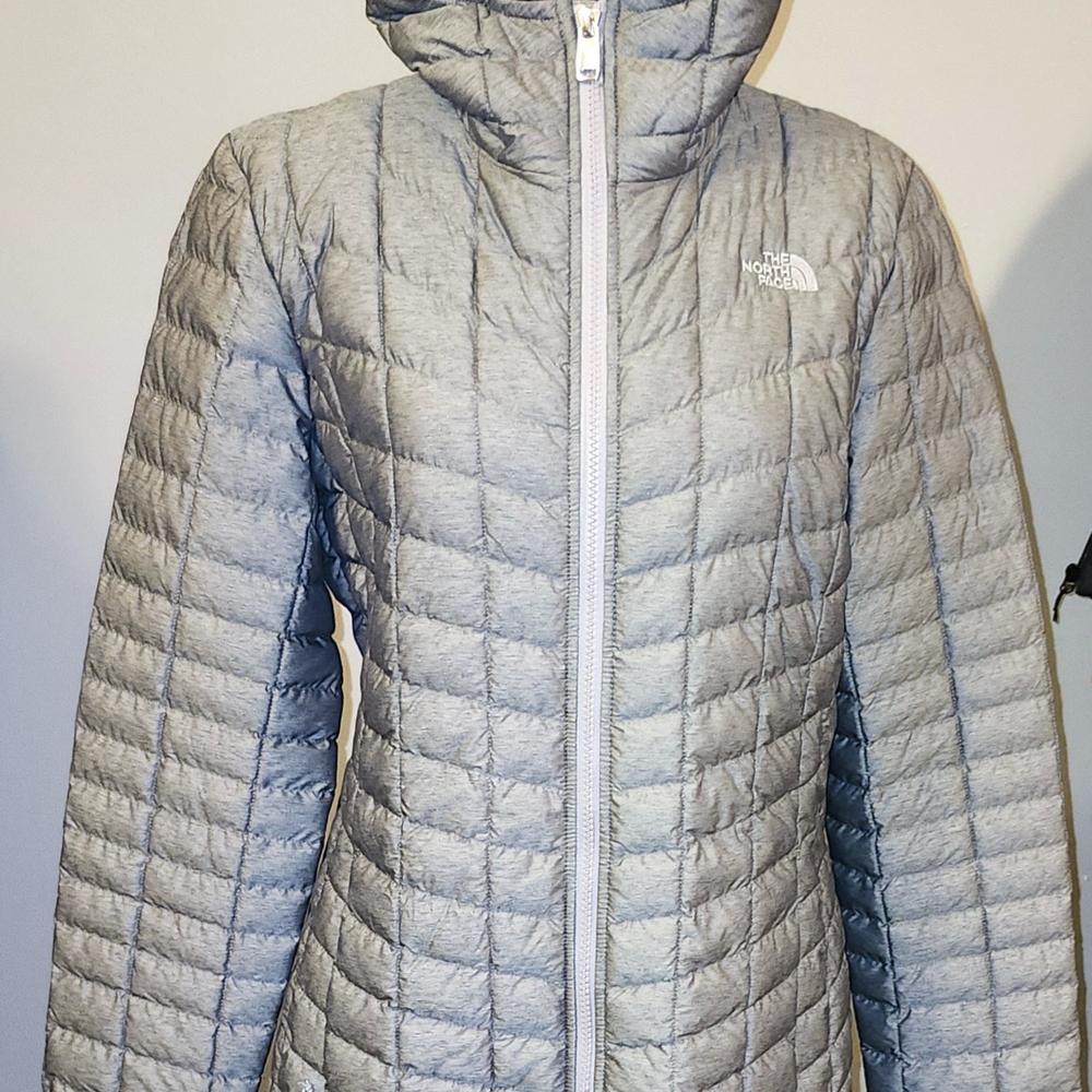 The North Face Women's Light Gray Puffer Jacket